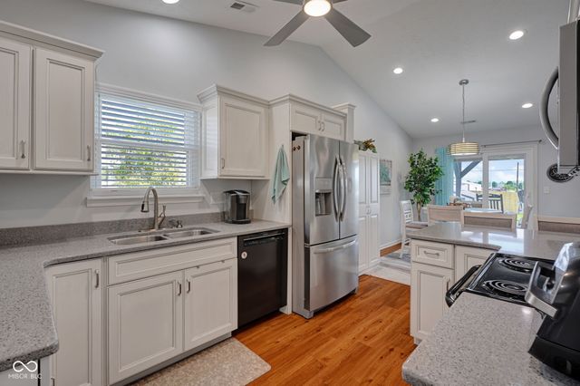 1045 Pin Oak, Mooresville, IN 46158