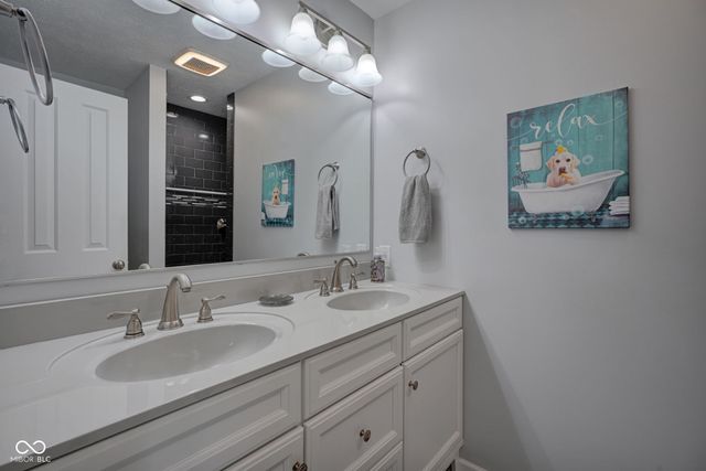 1045 Pin Oak, Mooresville, IN 46158