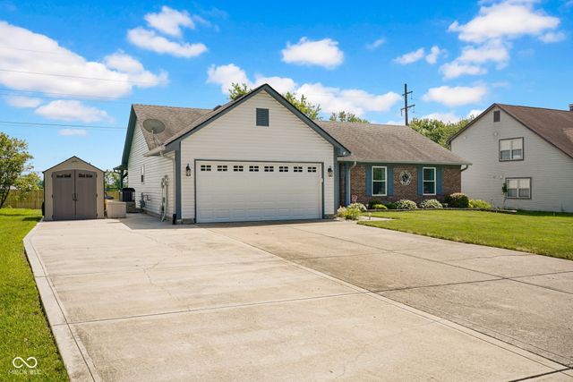 1045 Pin Oak, Mooresville, IN 46158