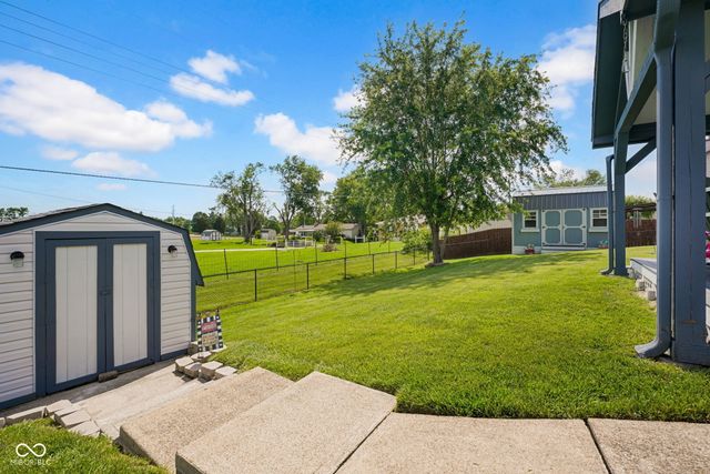 1045 Pin Oak, Mooresville, IN 46158