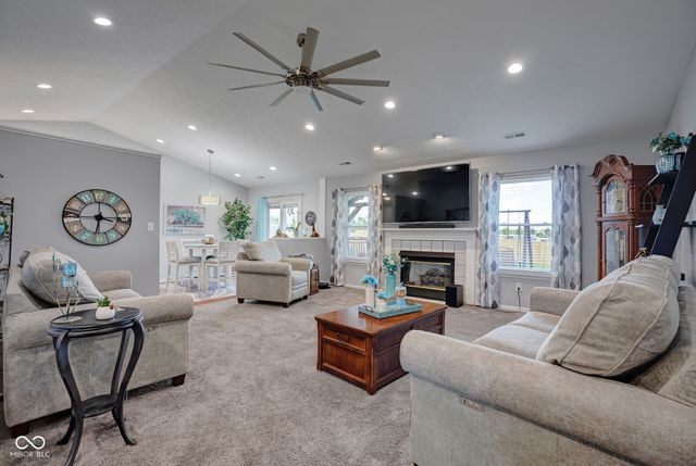 1045 Pin Oak, Mooresville, IN 46158