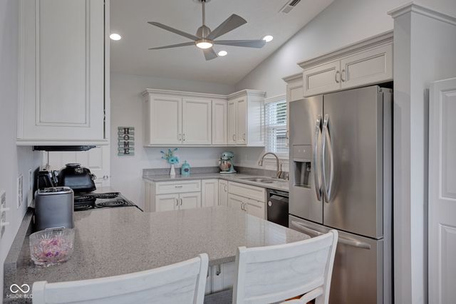 1045 Pin Oak, Mooresville, IN 46158