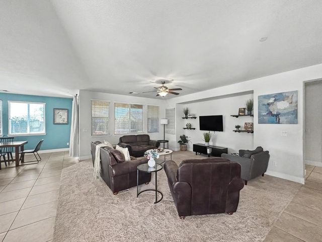 3659 N Pearwood Avenue, Fresno, CA 93727