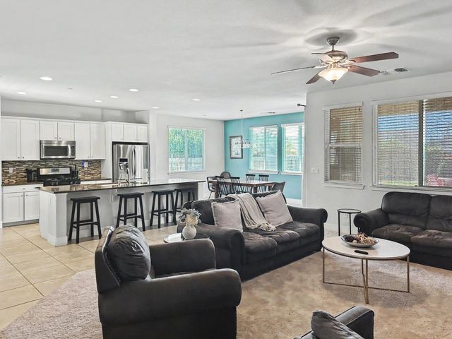 3659 N Pearwood Avenue, Fresno, CA 93727