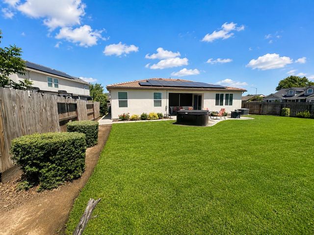 3659 N Pearwood Avenue, Fresno, CA 93727