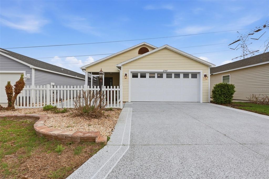 Image 1 of property listing at 2747 DYSON LOOP, The Villages, FL 32163