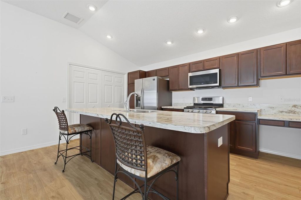 Image 11 of property listing at 2747 DYSON LOOP, The Villages, FL 32163