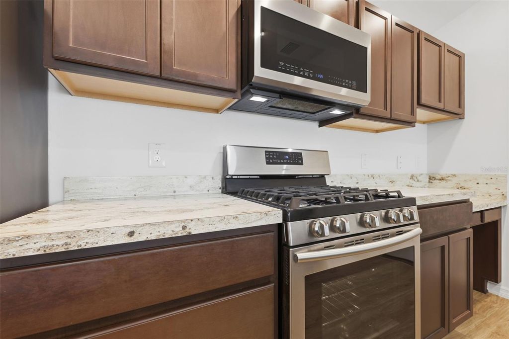 Image 12 of property listing at 2747 DYSON LOOP, The Villages, FL 32163