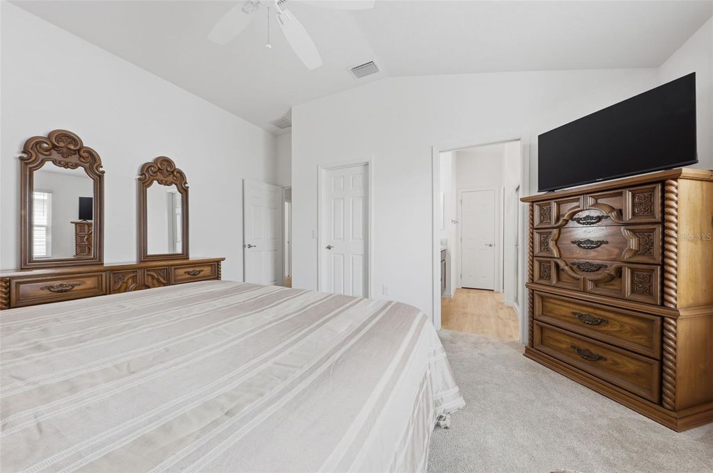 Image 18 of property listing at 2747 DYSON LOOP, The Villages, FL 32163