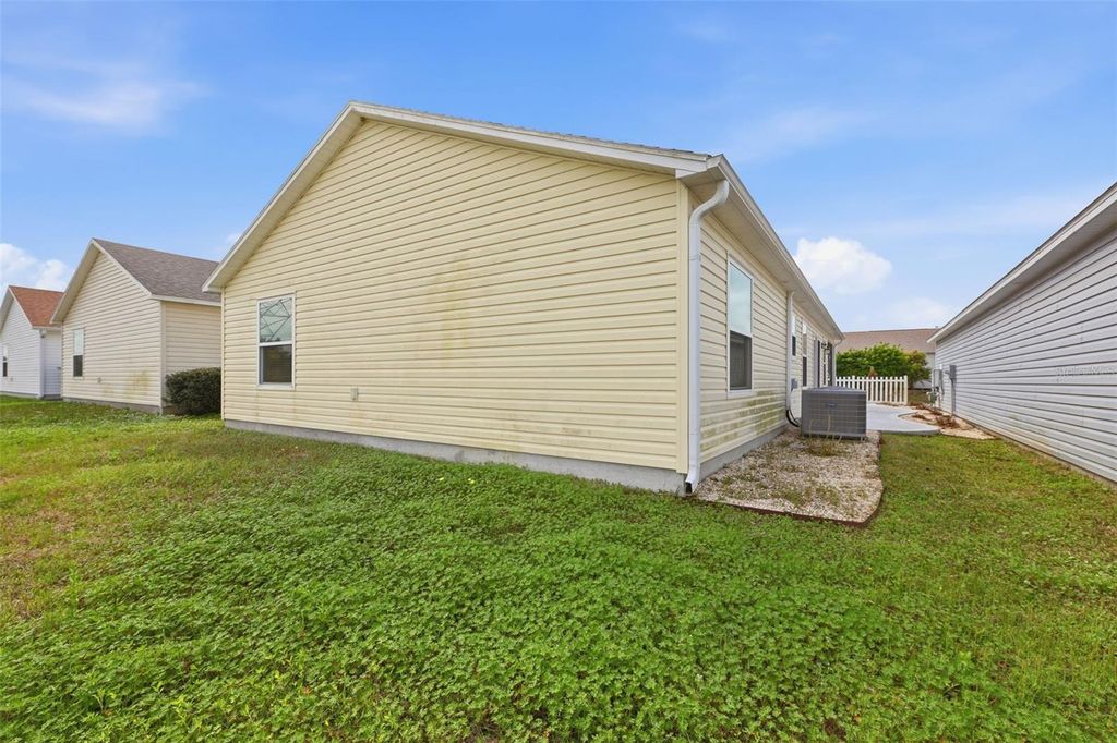Image 25 of property listing at 2747 DYSON LOOP, The Villages, FL 32163
