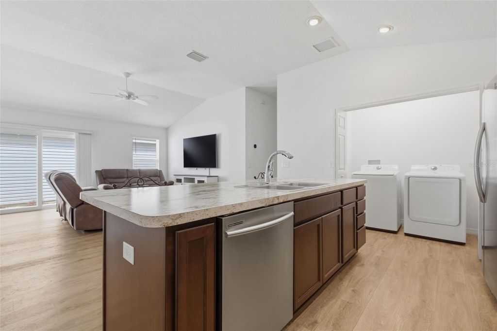 Image 10 of property listing at 2747 DYSON LOOP, The Villages, FL 32163