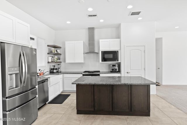 8015 S Galileo Lane, Tucson, AZ 85747