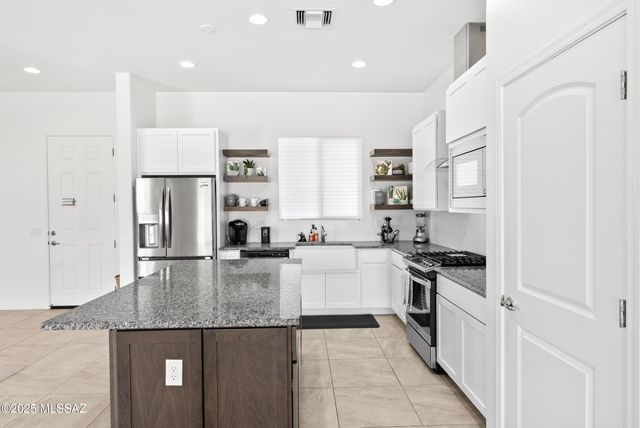 8015 S Galileo Lane, Tucson, AZ 85747