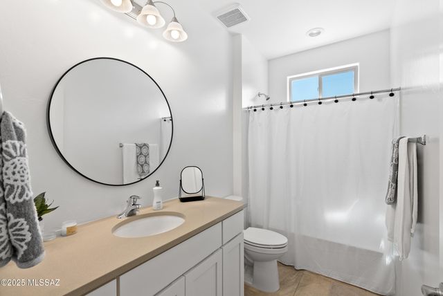 8015 S Galileo Lane, Tucson, AZ 85747