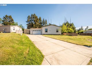 90911 MATTHEW Ln, Coos Bay, OR 97420