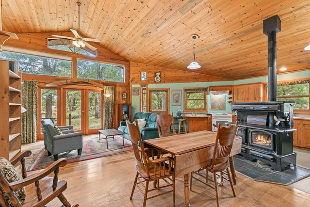 1225 Messinger Road, Grants Pass, OR 97527