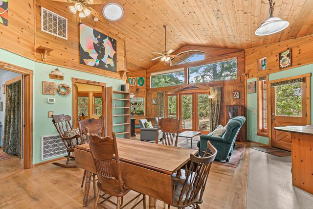1225 Messinger Road, Grants Pass, OR 97527