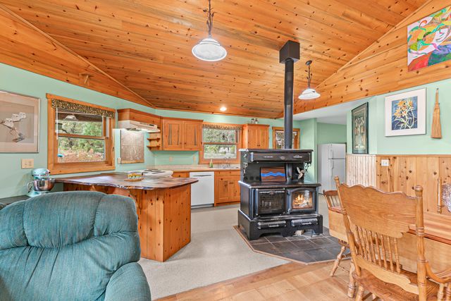1225 Messinger Road, Grants Pass, OR 97527