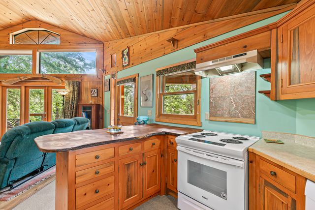 1225 Messinger Road, Grants Pass, OR 97527