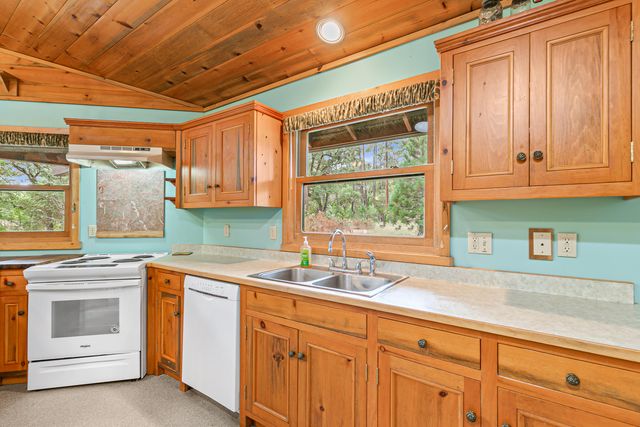 1225 Messinger Road, Grants Pass, OR 97527