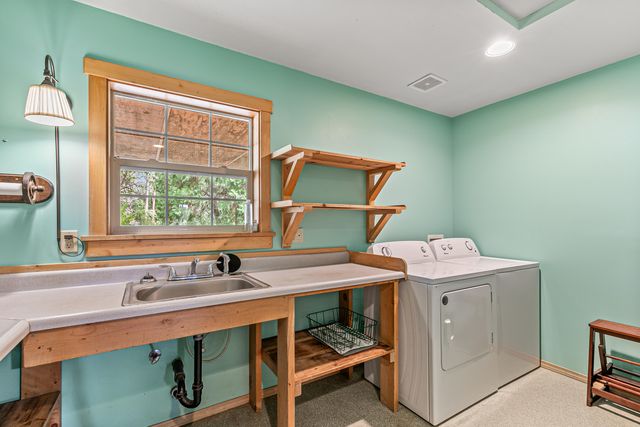 1225 Messinger Road, Grants Pass, OR 97527