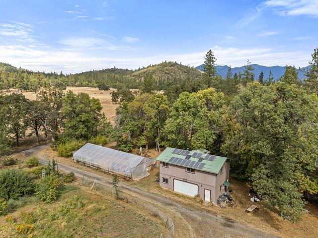 1225 Messinger Road, Grants Pass, OR 97527