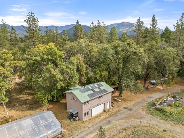 1225 Messinger Road, Grants Pass, OR 97527
