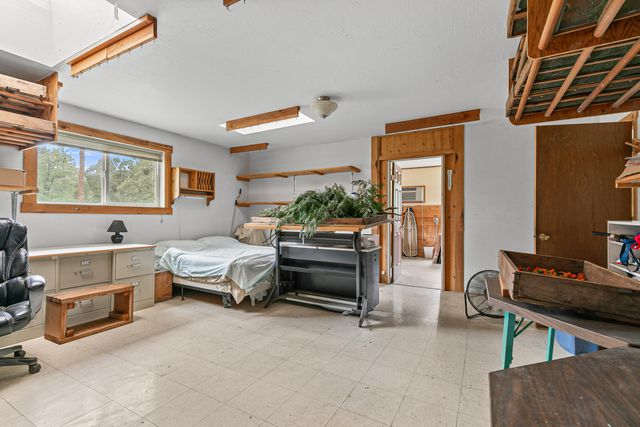 1225 Messinger Road, Grants Pass, OR 97527