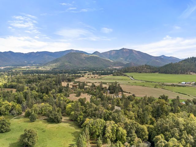 1225 Messinger Road, Grants Pass, OR 97527