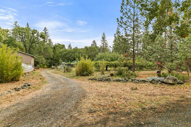 1225 Messinger Road, Grants Pass, OR 97527