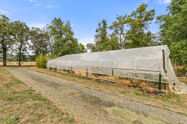 1225 Messinger Road, Grants Pass, OR 97527