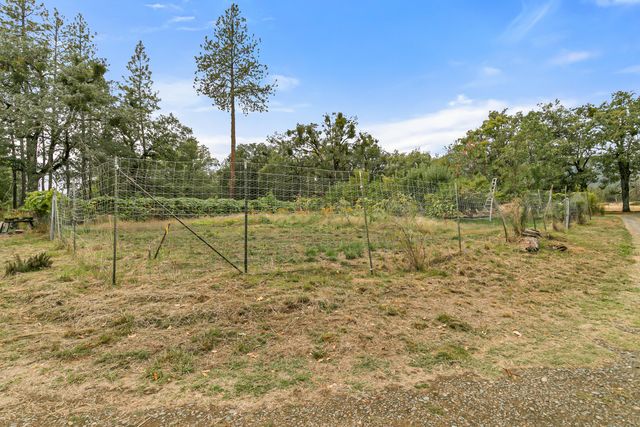 1225 Messinger Road, Grants Pass, OR 97527