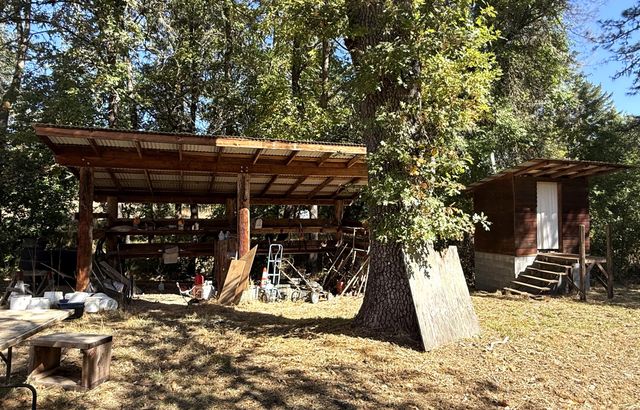 1225 Messinger Road, Grants Pass, OR 97527