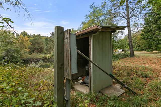 1225 Messinger Road, Grants Pass, OR 97527