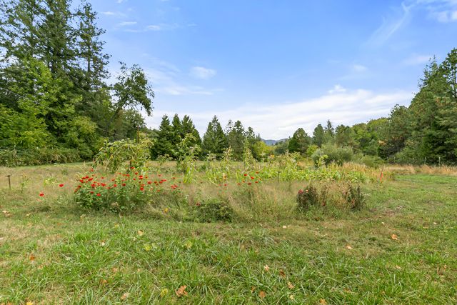 1225 Messinger Road, Grants Pass, OR 97527
