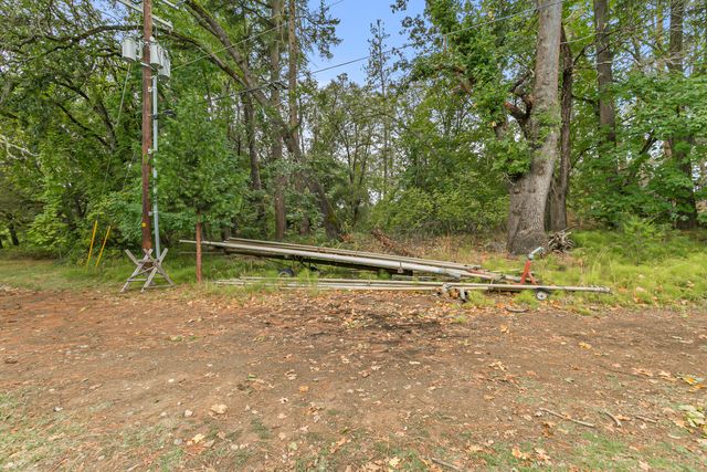 1225 Messinger Road, Grants Pass, OR 97527