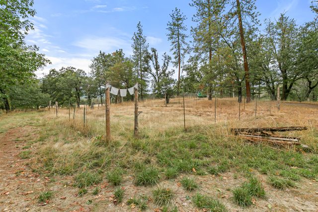 1225 Messinger Road, Grants Pass, OR 97527