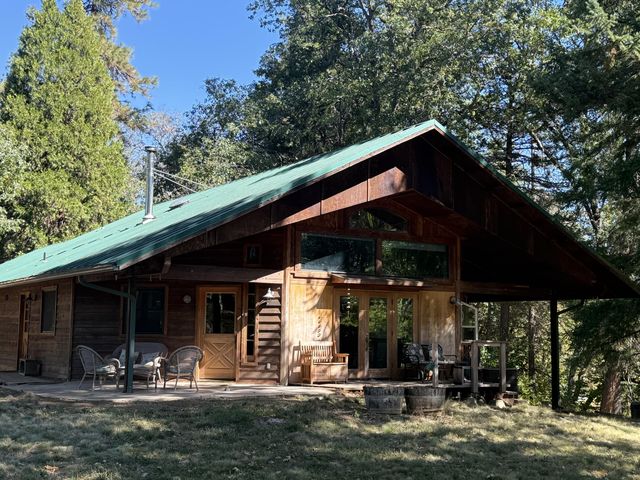 1225 Messinger Road, Grants Pass, OR 97527