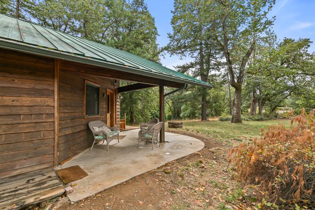 1225 Messinger Road, Grants Pass, OR 97527