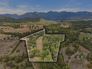 1225 Messinger Road, Grants Pass, OR 97527