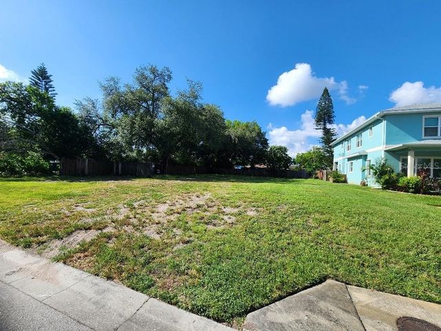 24TH AVENUE N, St Petersburg, FL 33713