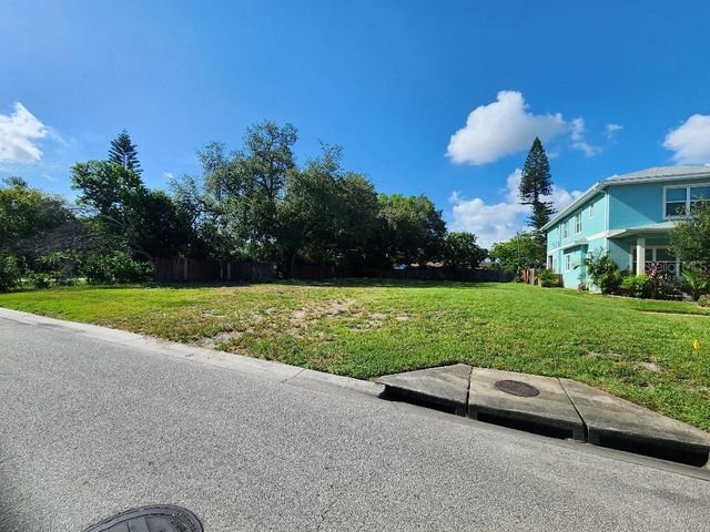 24TH AVENUE N, St Petersburg, FL 33713