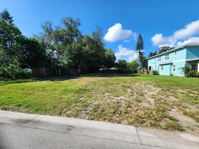 24TH AVENUE N, St Petersburg, FL 33713