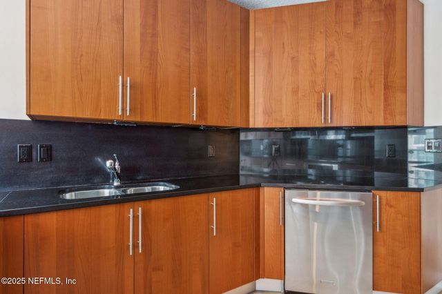 1431 RIVERPLACE Boulevard 1004, Jacksonville, FL 32207