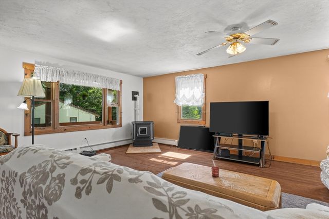 286 Mendall Rd, Acushnet, MA 02743