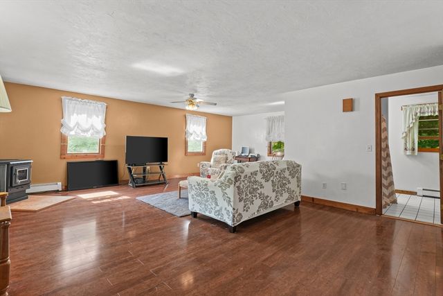 286 Mendall Rd, Acushnet, MA 02743
