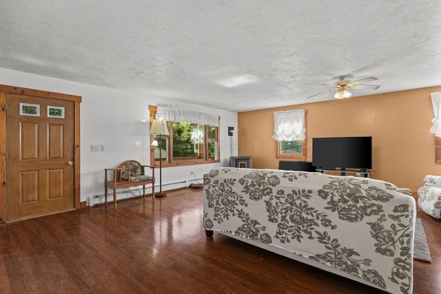 286 Mendall Rd, Acushnet, MA 02743