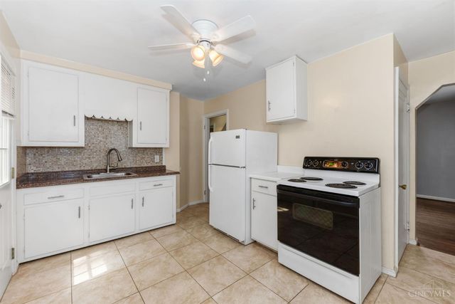 1742 Ashbrook Drive, Cincinnati, OH 45238