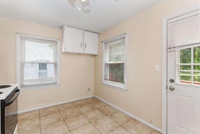 1742 Ashbrook Drive, Cincinnati, OH 45238