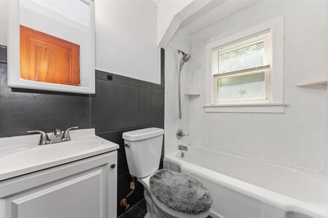 1742 Ashbrook Drive, Cincinnati, OH 45238